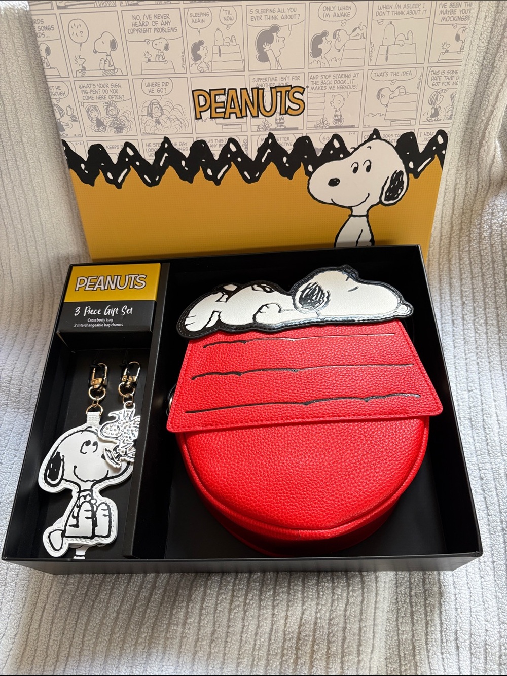 Peanuts Red Snoopy Doghouse Crossbody Gift Set - Picture 2 of 8